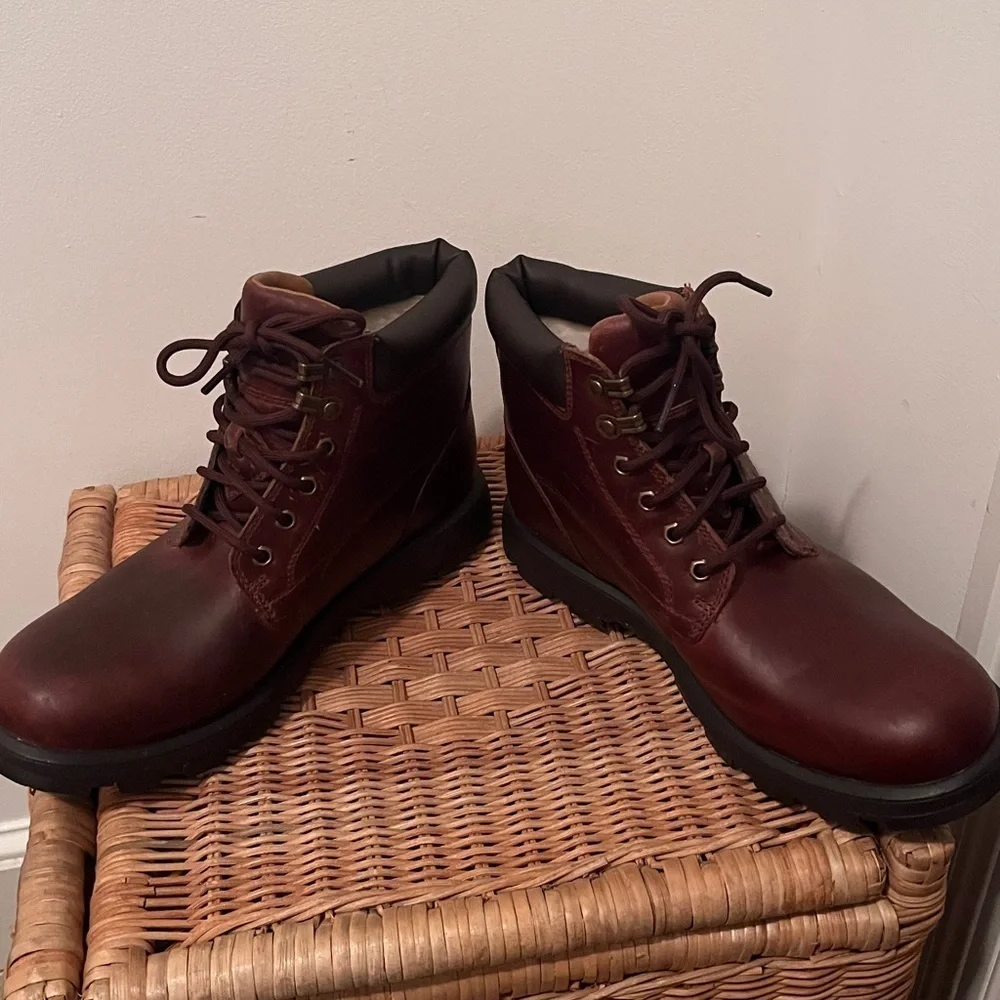 Ugg Stenton Boot Size 7 NEW